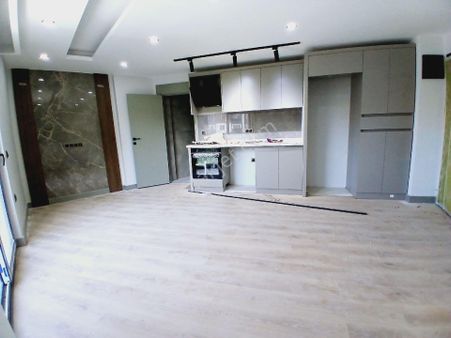 Site İçi Sıfır Binada 2.katta Asansörlü Doğalgazlı Ankastreli Panjurlu Sıfır Bınada