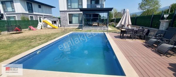 Kartepe Rahmiye'de Satılık Müstakil Lüx 4+1 Havuzlu Villa