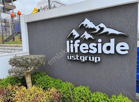 Üstgrup Lifeside Sitesinde 3+1 Manzaralı Daire
