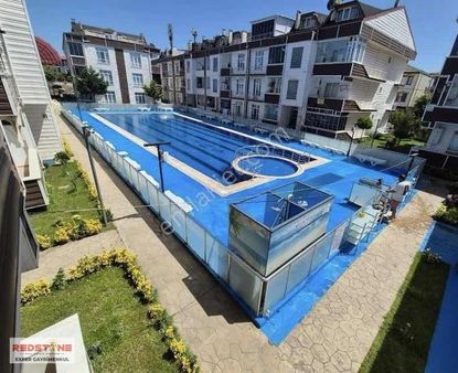 Akkum'da Havuzlu Sitede Ara Kat Kombili Cam Balkonlu 1+1 Yazlık