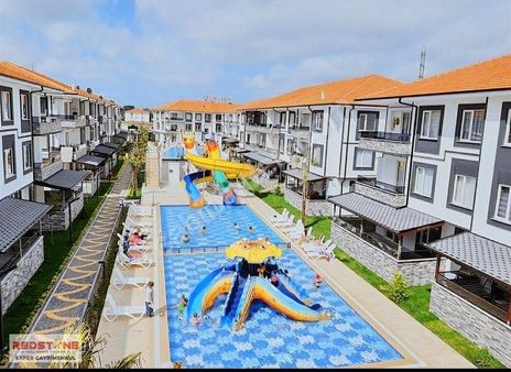 Karasu Aziziyede Aqualı Havuzlu Lüx Sitede Havuz Cepheli 2+1