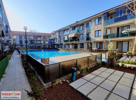 Havuz Manzaralı Denize Yakın Lüks Sitede Satılık 1+1 Daire