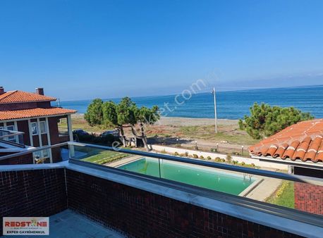 Kocaali'de Denize Sıfır, Havuzlu, Geniş Yeşil Alanlı 4+1 Villa