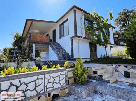 Karasu Taşlıgecitte Ana Yola Cephe Satılık 5+1 Mutakil Ev