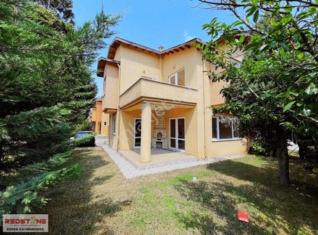 Denize 1.parsel Başkent Sitesinde Olimpik Havuzlu 4+1 Villa