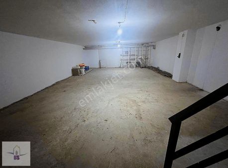 E 5 Karayolu Üzeri Site Girişi Reklam Değeri Yüksek 500m2 Stlk