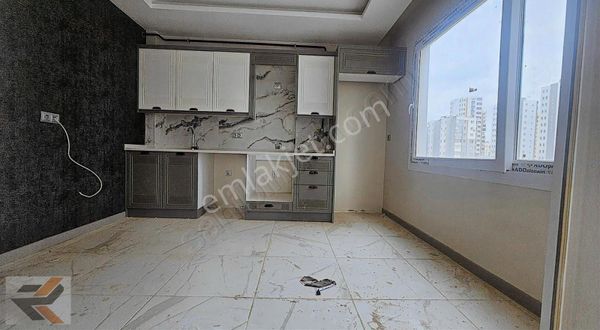 Geniş Oturumlu Ozel İşçilik Ultra Lüks 2+1 Km Daıre