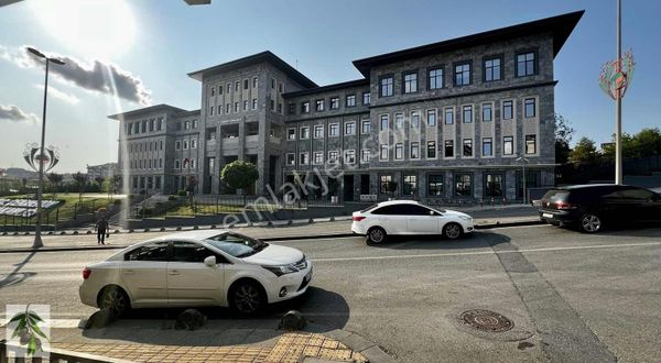 Çekmeköy Kaymakamlığı Karşısı Noter İn Yanı 2 Odalı Harika Ofis