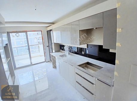 Mevlana Mh Yerden Isıtmalı Güvenlikli Oturuma Hazır 4+1 Daire