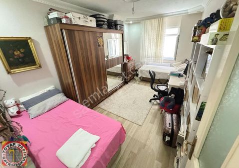 Toyap Yapıda Tramvayın Dibinde 8 Yaşında Satılık 2+1 110m2 2.kat