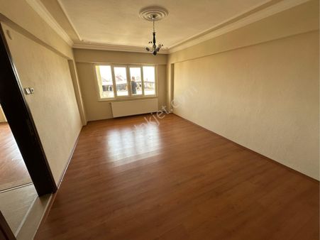 Konut Emlaktan Pınarbaşında 3+1 Doğalgazlı Kiralık Daire