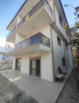 Foça Bağarasında Satılık 3+ 1 Bahçe Dubleksli Daire