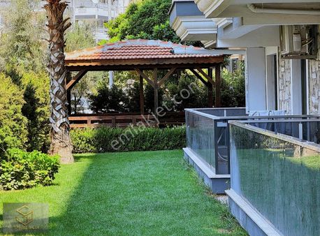 Uğur Mumcu Da Satılık 170m² Site İçi 3+1 Arakat Daire