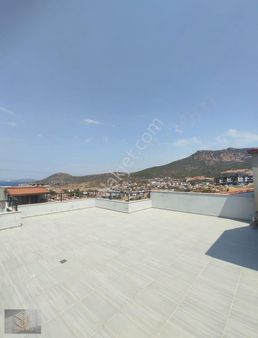 Yenifoçada Havuzlu Site İçerisinde Satılık Lüx 2+1teraslı Daire