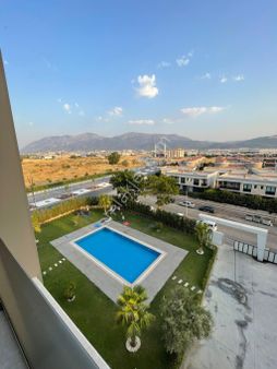 Emlak Center Muradiye Villalar Bölgesinde Eşyalı 1+1 Daire