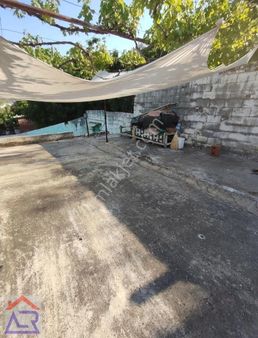 Ada Royalden Köy İçi Bahçeli Köşe Başı Ev