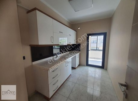 Coşkun İbili'den Yerden Isıtma Kimalı Avizeli Ofis