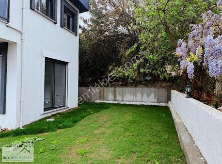 Urla Merkezde Bahçeli 1+1 Eşyalı Kiralık Daire