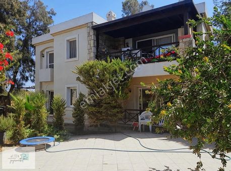 Alt Konacık Ta Site İçinde Satılık2+1 Bahçe Katı Daire