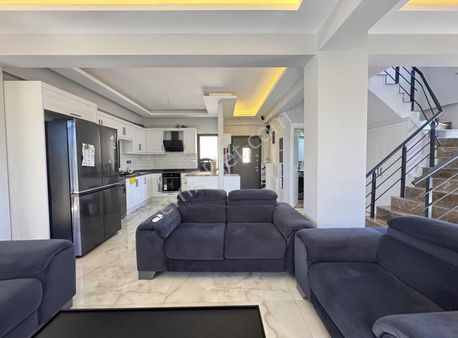 Foça Site İçi Müstakil Sıfır Mobilyalı 3+1 Dubleks Villa