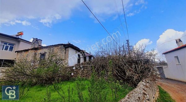 Çiflik Mah 2 Ayrı Tapu'da Bahçeli Taş Ev Ve Bahçesi