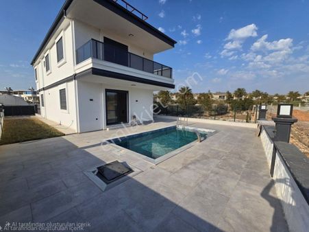 Didim Mavişehirde Plaja 1.km Mesafede Satılık Havuzlu Müstakil Villa