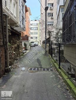 Beşiktaş Akaretler Vişne Zade Camii - Satılık Tarihi Ahşap Ev