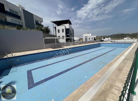 Villa Tadında Yatay Mimari Havuzlu Site İçi Satılık !