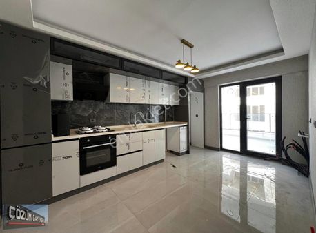 Çözüm Fırsatları Devam Ediyor Sıfır 3+1 Full Yapılı Daireler.