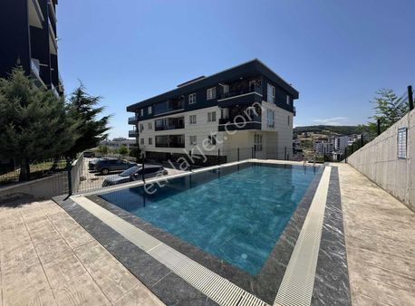 Öz-emmaxtan Körfezde Havuzlu Hobi Bahçeli Loft Katlı Satılık 1+1