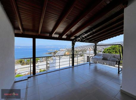 Güllük'te Yeni Oba Sitesinde 3+1 Plajlı Manzaralı Müstakil Villa