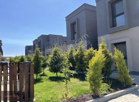 Starbucks Ve Migros Olan Sitede Eşyalı Havuz Önü Daire