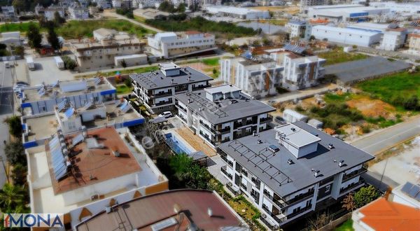 Altınova Mah'de Havuzlu Site İçerisin'de 1+1 Satılık Daire