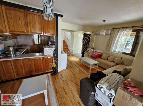 Çeşmealtında İyi Konumda Site İçinde Uygun Fiyatlı Satılık Villa