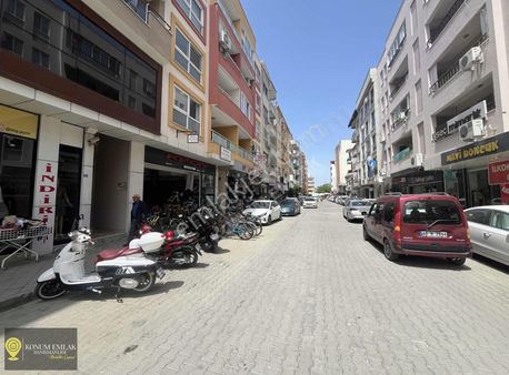 Konum Emlakdan Çarşı Merkezde Satılık Geniş Bakımlı 3+1 Daire