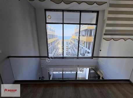 Tramvaya Sıfır Havuzlu Sitede 1+1 Loft Daire