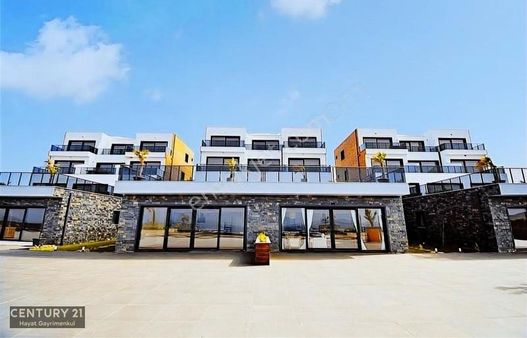 Çeşme Ayasaranda Terrace Park'ta Teraslı Eşyalı Satılık 1+1
