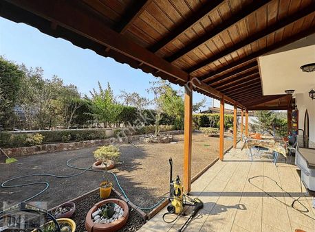 Ayvalık Sarımsaklı'da Şeytan Sofrası Mevkiin'de Satılık Villa