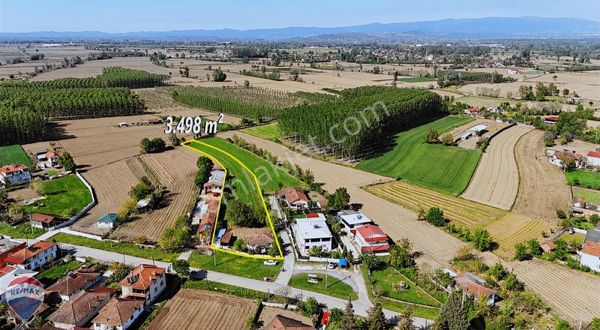 Remax Maviden Uzunçınarda 3498 M2 Arsa İçerisinde Tek Katlı Ev