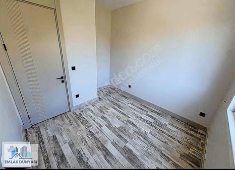 Emlak Dünyasından Sahile Çok Yakın 1+1 Küçükyalıda Satılık Daire