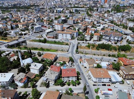 Cadde Üzeri Değerli Lokasyon Marmarayvemetroya Yürüme Mesafe