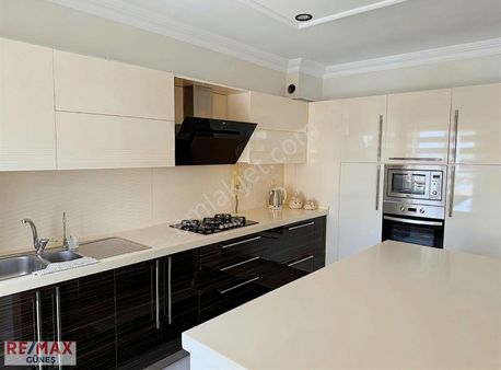 Zafer Mahallesinde 5+1 Arakat Hasarsız 240 Metrekare Lüks Daire