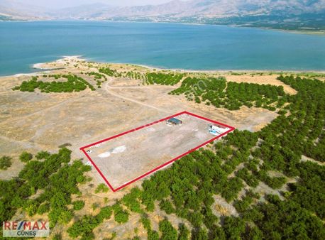 Kıyıcak'ta Baraj Manzaralı 7245 Metrekare Müstakil Malikhane