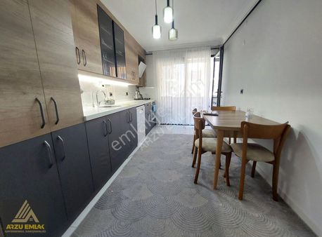 Arzu Emlaktan Yunusemre Mah. 2 Yaşında Satılık 2+1 Arakat Daire