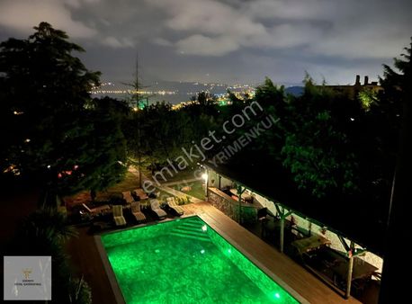 Sapanca'da Göl Manzaralı Çok Geniş Arazili Havuzlu Villa