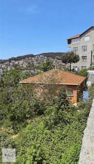 Sağlam'dan Ortaçeşme'de Boğaz Manzaralı Müstakil 460m2 Arsalı Ev