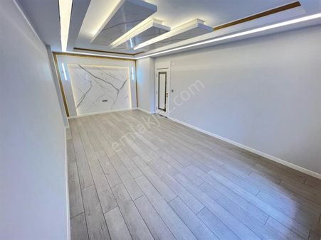 Aras Emlaktan Akçayda Giyinme Odalı Çift Banyo Ara Kat 3+1 Lüks Daire