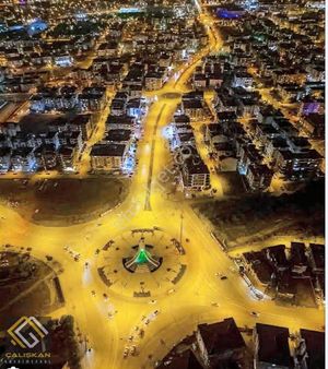 Tank Meydanı Altı/okullar Bölgesinde/kapalı Otapark Yaşam Alanlı