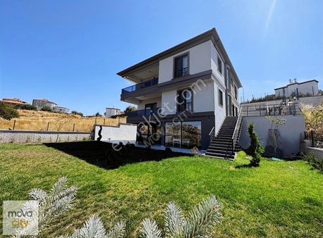 Aruva Evleri Karşısında Satılık Villa