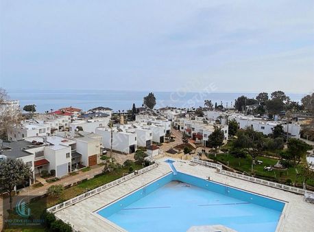 Tömük'de Denize Sıfır Eşyalı Havuzlu 4+1 Villa